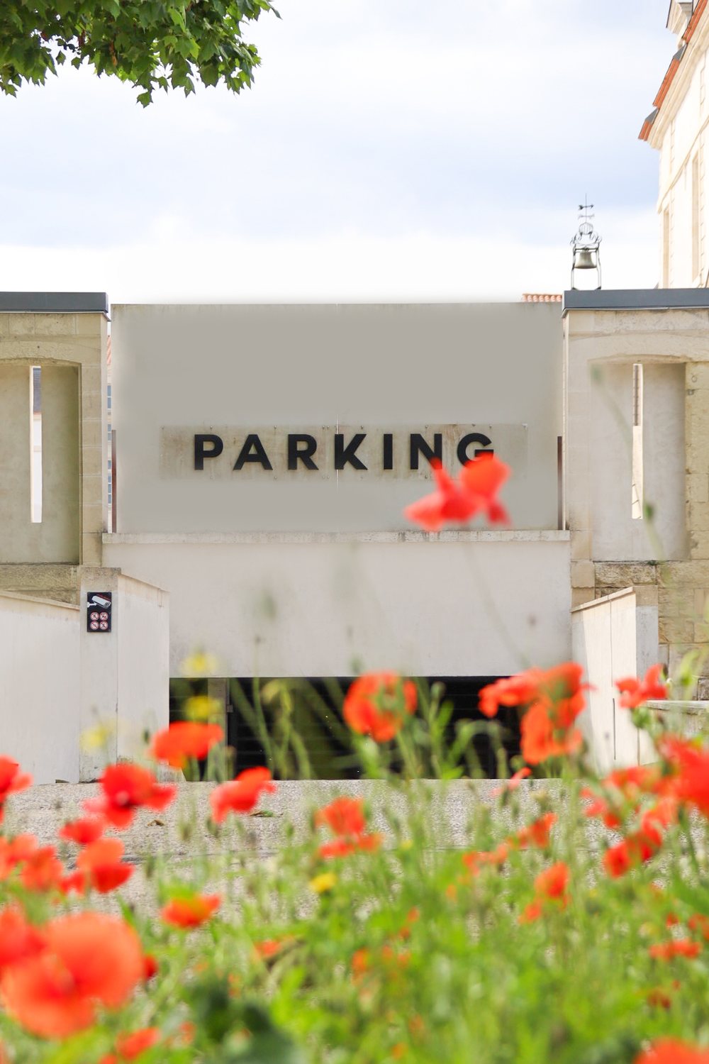 Résidence de l'Arsenal Royal — l'accès au parking privatif